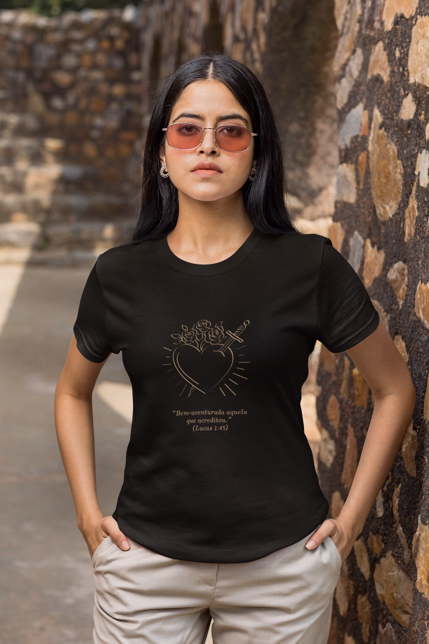 Camiseta Quality Feminina Sagrado Coração de Maria - Preta